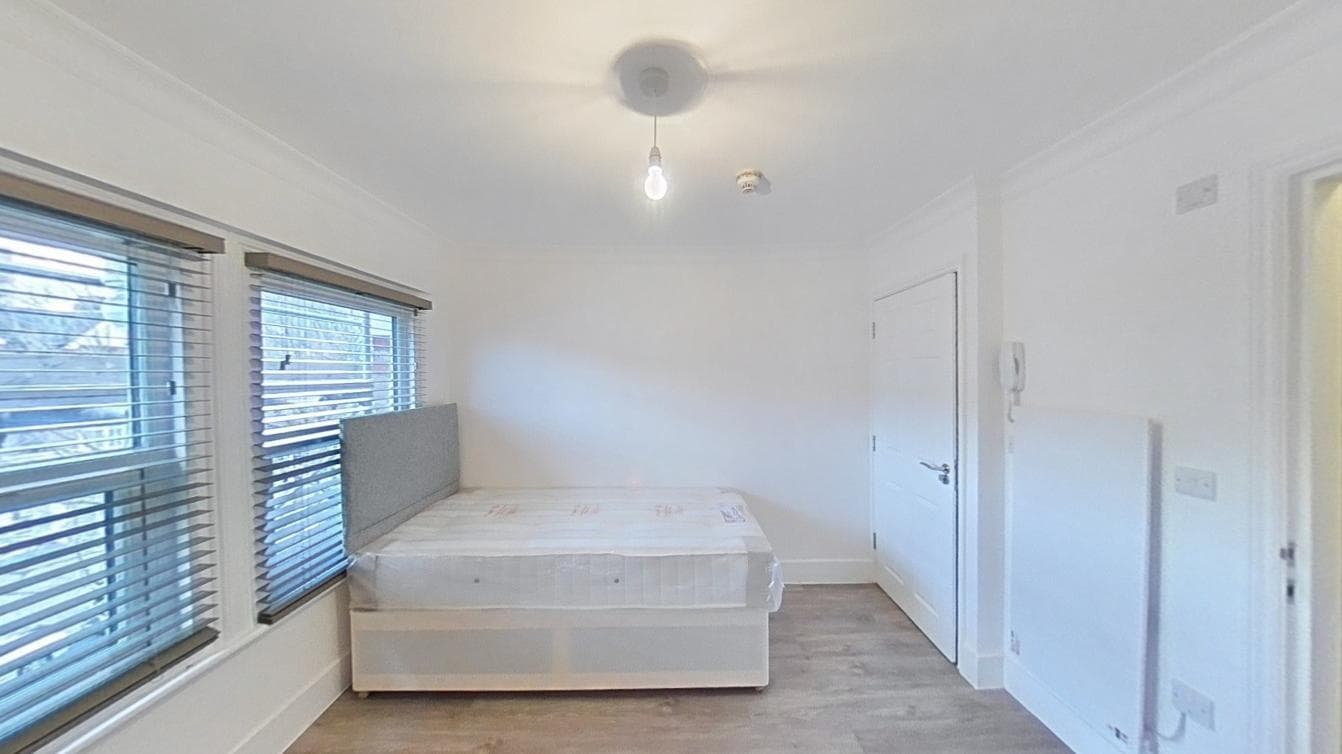The Avenue, London, West Ealing
